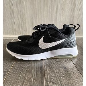 Nike Air Max Motion Shoes - Sz 8